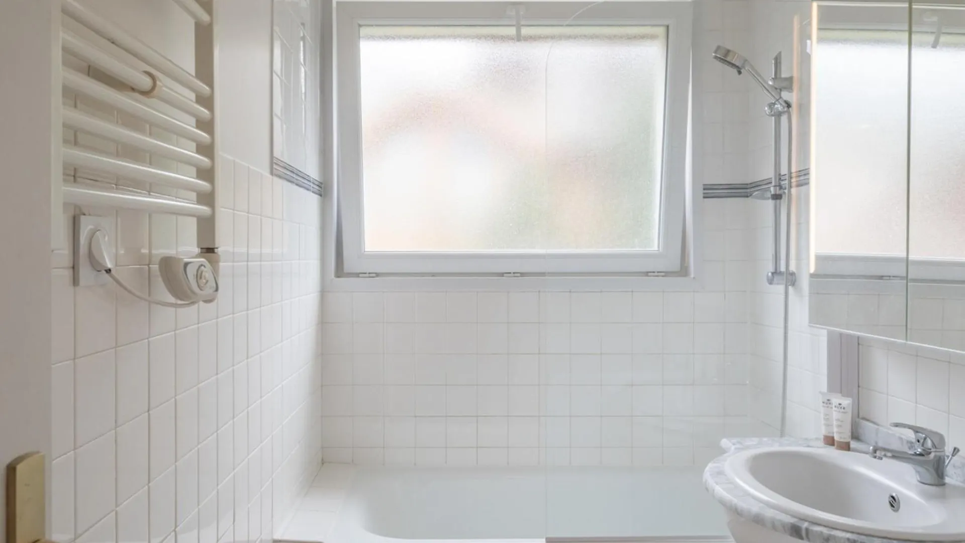 Appartement Familial Au Centre Avec Balcon Et Wifi - Fr-1-645-75 Huez Apartment