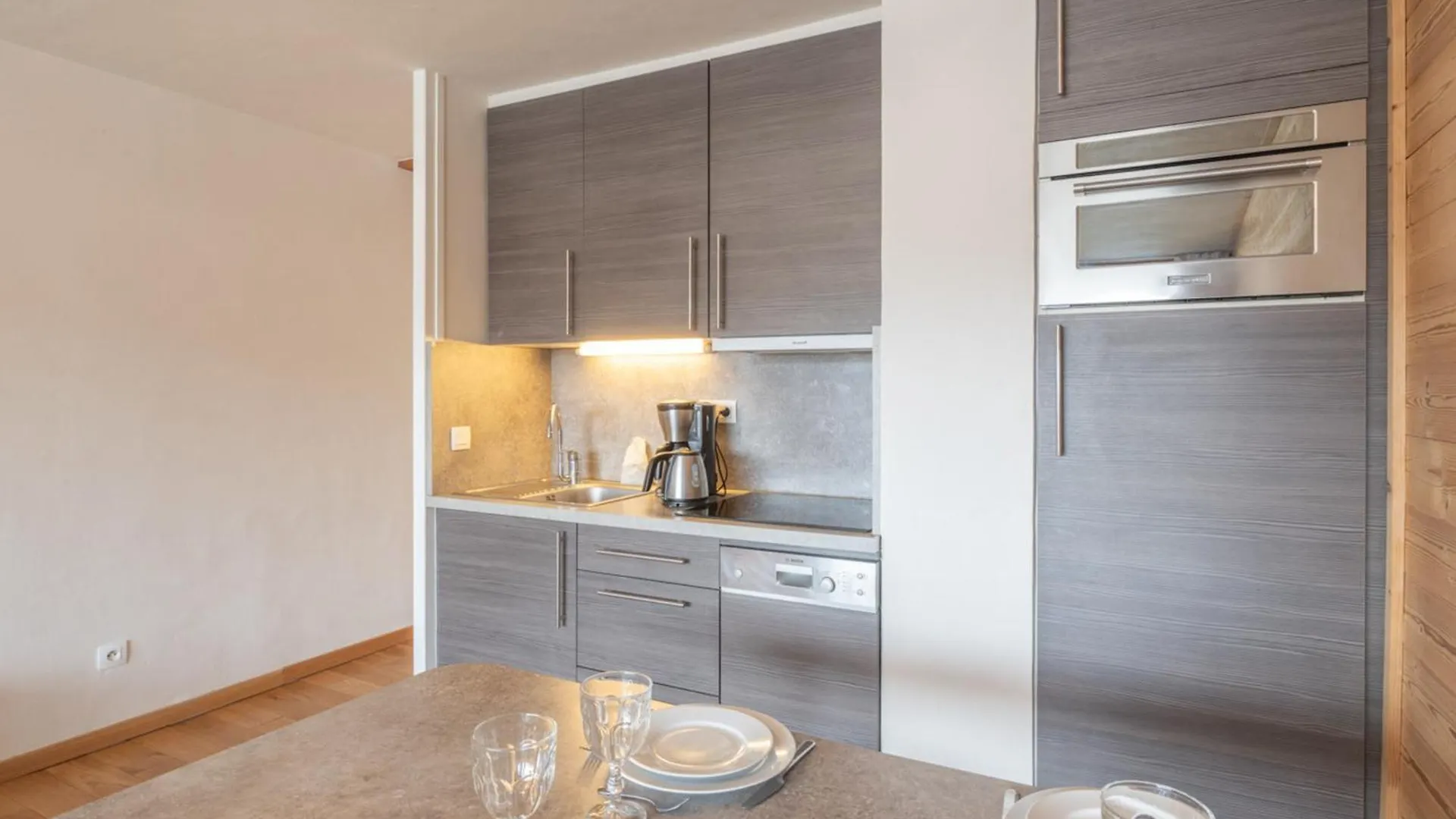 Apartment Appartement Familial Au Centre Avec Balcon Et Wifi - Fr-1-645-75 Huez